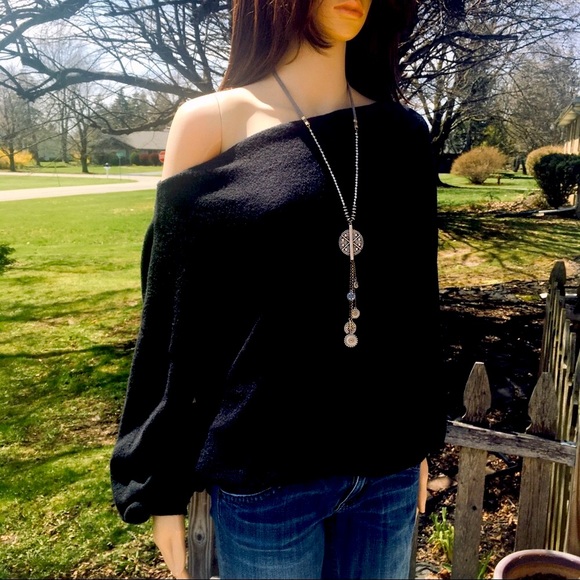 OFF SHOULDER COZINESS - Picture 3 of 8